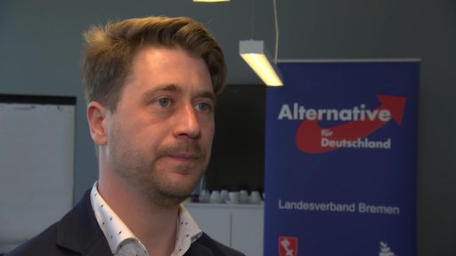 Der stellvertretende Landesvorsitzende von der AfD, Sergej Minich, bei einem Interview.