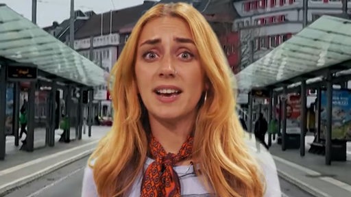 Die Moderatorin Bianca Marstaller vor dem Bremer Hauptbahnhof.