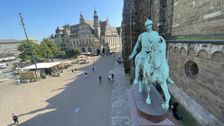 Das Reiterdenkmal, das neben dem Dom an den ehemaligen Reichskanzler Otto von Bismarck erinnert, ist bei Bremer Bürgerinnen und Bürgern umstritten.