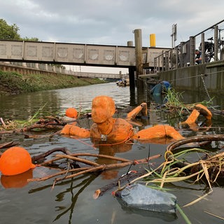 Eine Kunstinstallation am Weser-Ufer in Bremen