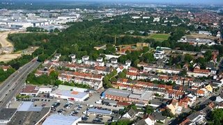 Blick aus der Vogelperspektive auf ein Mehrfamilienhaus-Wohngebiet an der Vohnenstraße im Bremer Ortsteil Huckelriede.