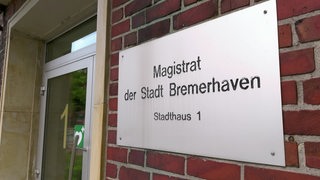 Der Schild vom Magistrat der Stadt Bremerhaven.