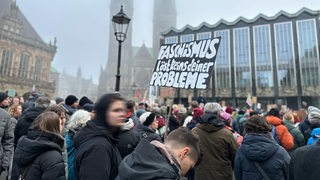 Demonstration gegen die AfD und Merz in Bremen