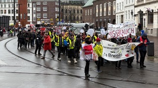 Eine Demo von Verdi vor der Glocke