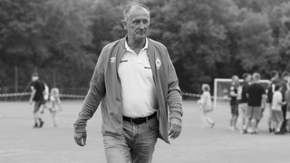 Dieter Burdenski in Grombuehl auf dem Sportplatz