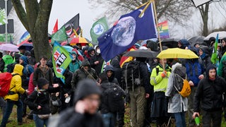 Teilnehmer der Demonstration von Klimaaktivisten bei Lützerath