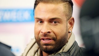 Tim Wiese schaut in die Kamera.