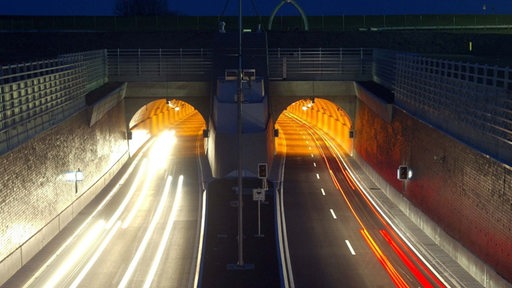 Die beiden Röhren des Wesertunnels zwischen Kleinensiel (Landkreis Wesermarsch) und Dedesdorf (Landkreis Cuxhaven).