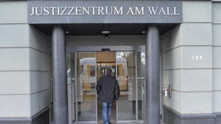 Der Eingang des Justizzentrums am Wall