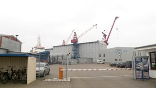 Blick auf das Firmengelände der Elsflether Werft.