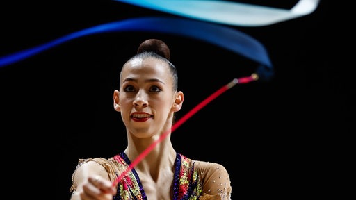 Die Bremer Gymnastin Julia Stavickaja bei einer Pose während ihres Bandfinales bei den "Finals".