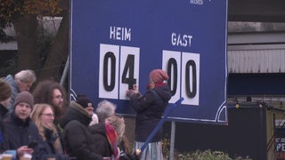 Auf der Anzeigetafel am Panzenberg wird das Ergebnis auf 4:0 erhöht.