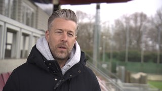 Sören Seidel auf dee Tribüne im Stadion am Vinnenweg.