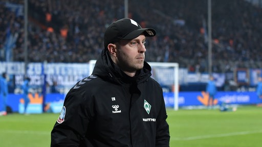 Werders Ole Werner schlendert durchs Ruhrstadion in Bochum.