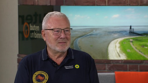 Wattführer Albrecht Biessmann zu Gast im Studio von buten un binnen.