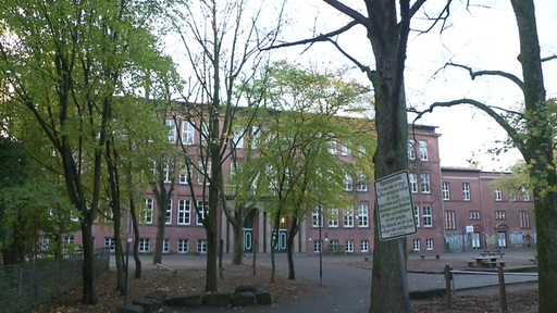 Die Grundschule stader Straße von außen.