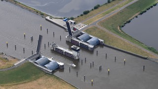 Zu sehen ist das Huntesperrwerk in Elsfleth.