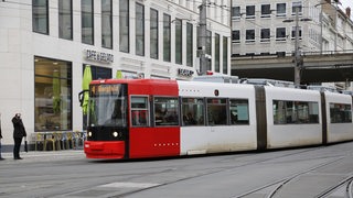 Straßenbahn am Bahnhofsvorplatz in Bremen