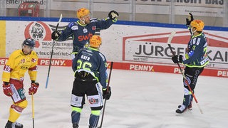 Torjubel beim Torschuetzen zum 1:0, Antti Tyrväinen