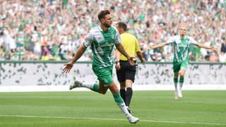 Niclas Füllkrug beim Jubellauf im Weser-Stadion.