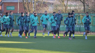 Werder-Spieler drehen eine Runde.