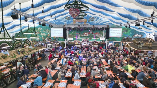 Blick ins Bayernzelt auf dem Bremer Freimarkt (Archivbild).