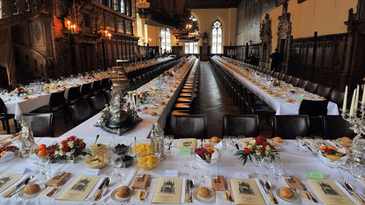 Gedeckte Tafeln im Bremer Rathaus