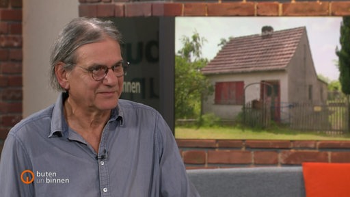 Eberhard Syring im Studio von buten un binnen beim Talk mit Kirsten Rademacher. 