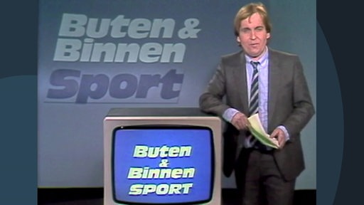 Zu sehen ist der verstorbene Sportreporter Walter Jasper im alten Sportstudio von buten un binnen.