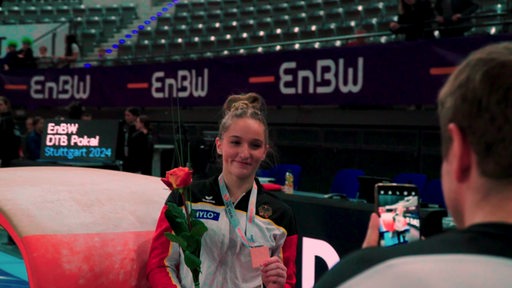 Karina Schönmeier beim DTP Pokal vom Turnen. 