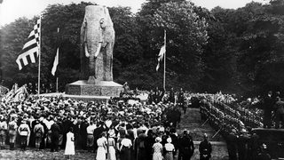 Einweihung des Kolonial-Kriegerdenkmals in Bremen 1932: ettow-Vorbeck hält die Gedächtnisrede