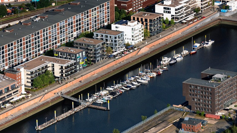 Blick auf den Europahafen und die Konsul-Smidt-Straße