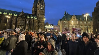 Demonstration "Laut gegen rechts" auf dem Bremer Domshof