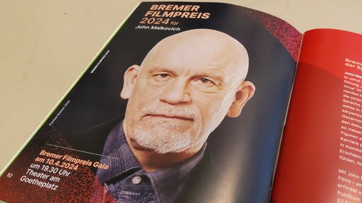 Der Hollywoodstar John Malkovich auf dem Cover eines Magazins.