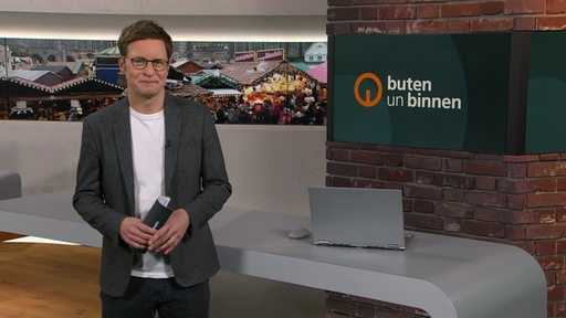 Moderator Felix Krömer Studio von buten un binnen.