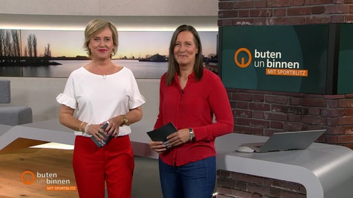 Die Moderatorinnen Kirsten Rademacher und Pascale Ciesla im Studio von buten un binnen.