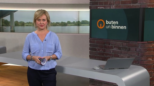 Kirsten Rademacher im Studio von buten un binnen.