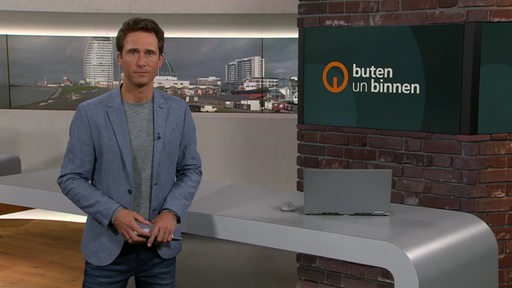 János Kereszti im Studio von buten un binnen,