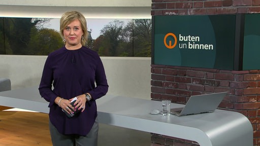 Moderatorin Kirsten Rademacher im buten un binnen Studio. 