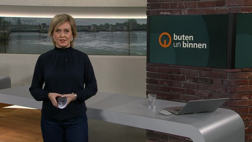 Moderatorin Kirsten Rademacher im buten un binnen Studio. 