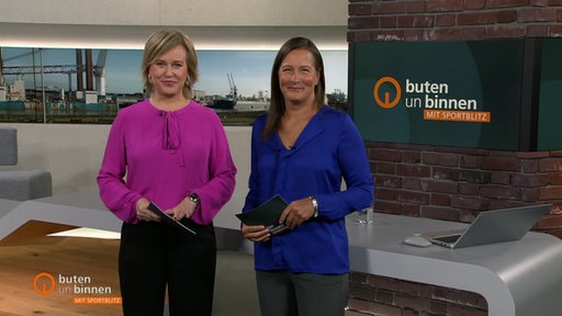 Die Moderatorinnen Kirsten Rademacher und Pascale Ciesla im Studio von buten un binnen