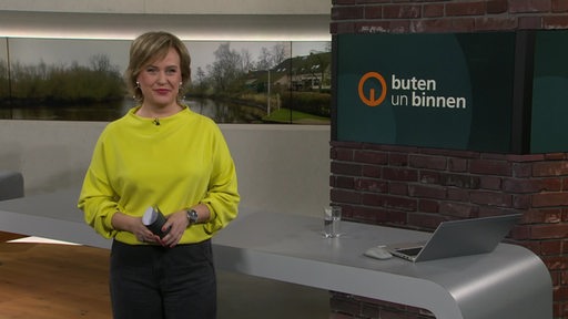 Moderatorin Kirsten Rademacher im buten un binnen Studio. 