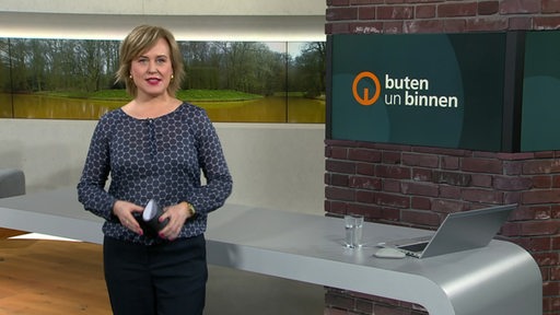 Moderatorin Kirsten Rademacher im buten un binnen Studio. 