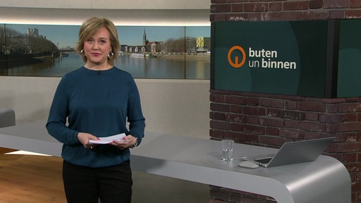 Moderatorin Kirsten Rademacher im buten un binnen Studio. 