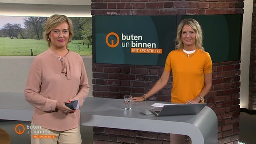 Moderatorinnen Kirsten Rademacher und Janna Betten im Studio