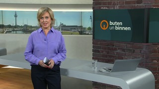 Die Moderatorin Kirsten Rademacher im Studio von buten un binnen