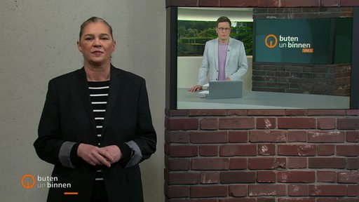 Die Moderatorin Gunda Helmes im Studio von buten un binnen