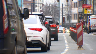 Autos fahren in der Martinistraße.