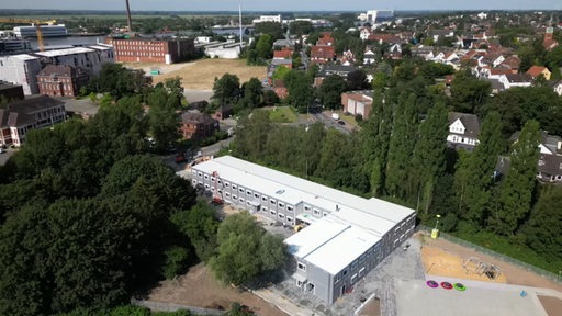 Der Containerbau der neuen Oberschule Blumenthal aus der Luft fotografiert.