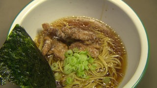 Der Bremer Teller mit einer Ramen-Suppe mit Pilzen: